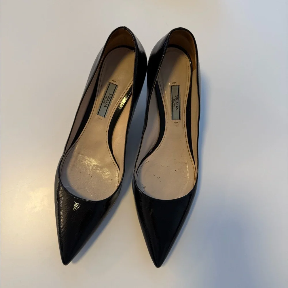 Prada black saffiano leather kitten heels 39